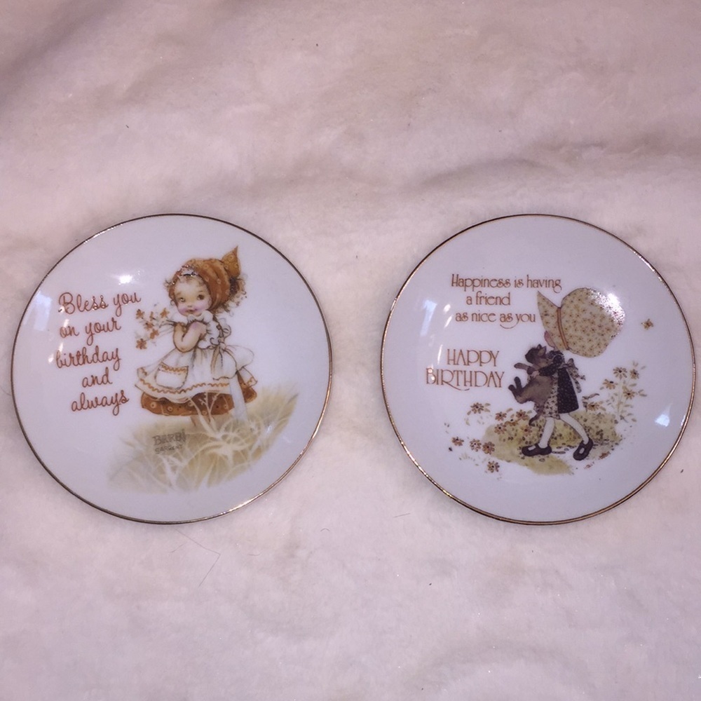 🌸 Set of 2 Lasting Treasures birthday plates.